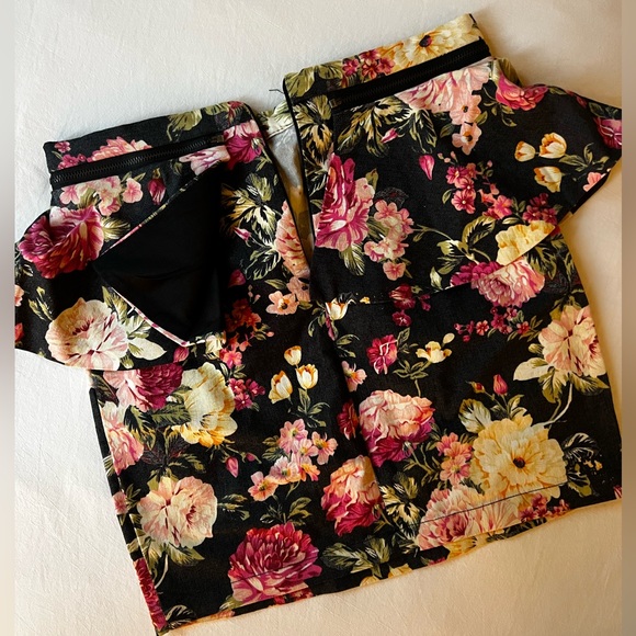 Unique FLORAL PEPLUM MINI SKIRT🌺 - Picture 5 of 13